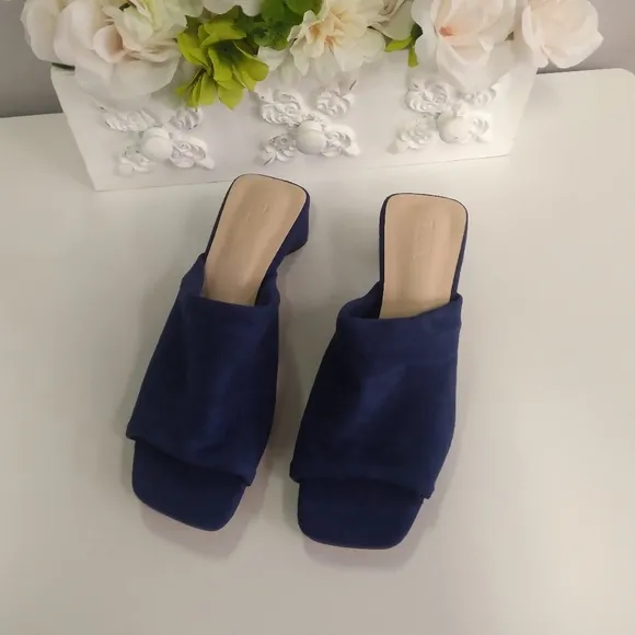 Brand new TIJN Katelyn square toe mules sz 6