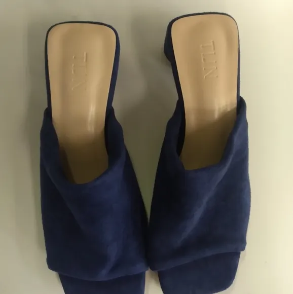Brand new TIJN Katelyn square toe mules sz 6