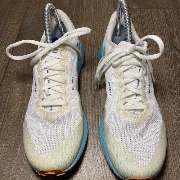 Brooks Catamount Trail Shoes White Blue Men’s Size 9 Running Walking Athletic