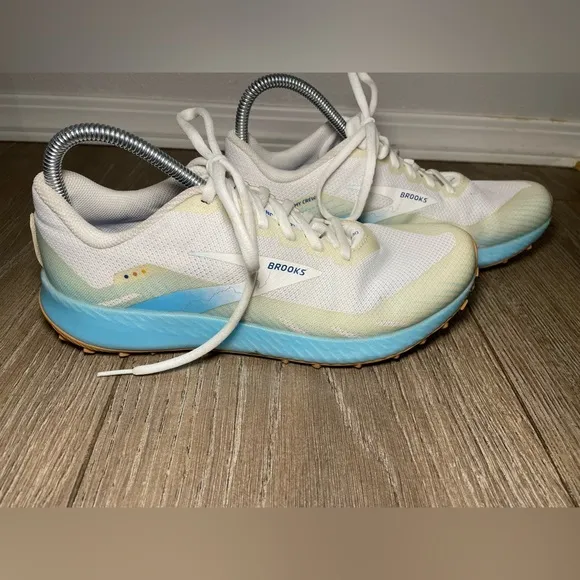 Brooks Catamount Trail Shoes White Blue Men’s Size 9 Running Walking Athletic