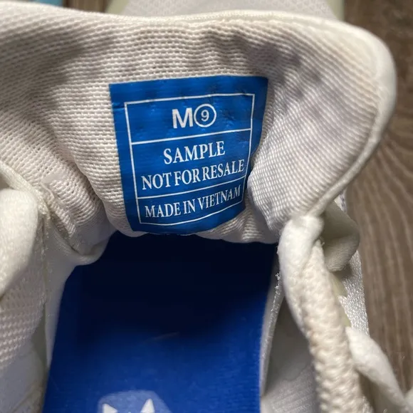 Brooks Catamount Trail Shoes White Blue Men’s Size 9 Running Walking Athletic