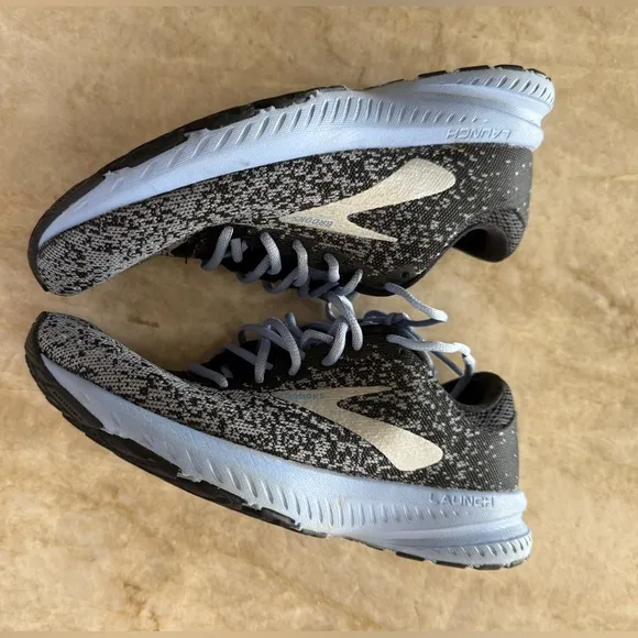 Brooks Launch 6 energy neutral Athletic Shoes - Black grey and periwinkle Blue