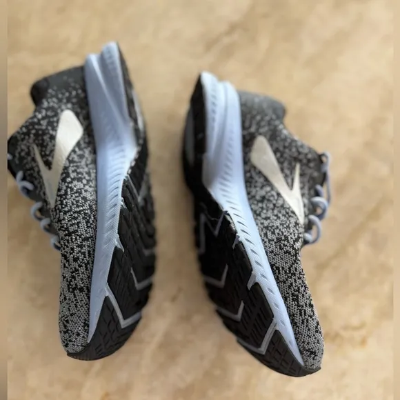 Brooks Launch 6 energy neutral Athletic Shoes - Black grey and periwinkle Blue