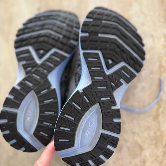 Brooks Launch 6 energy neutral Athletic Shoes - Black grey and periwinkle Blue