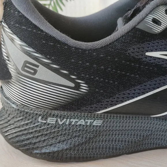 Brooks Levitate 6 Men's Black Running Shoes Size 11.5