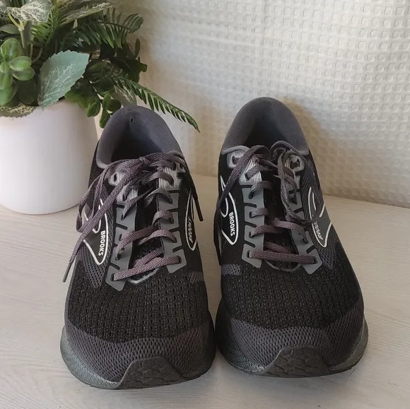 Brooks Levitate 6 Men's Black Running Shoes Size 11.5