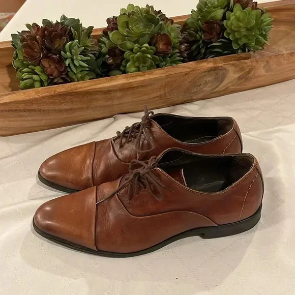 Bruno Magli Men's Cap-Toe Oxfords Leather size 9 EUC