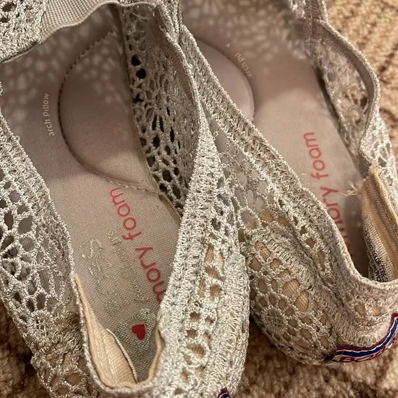 BUNDLE DEAL - Four Pairs of Women's TOMS &amp; Bobs Lace/Basic Slip on Shoes Flats