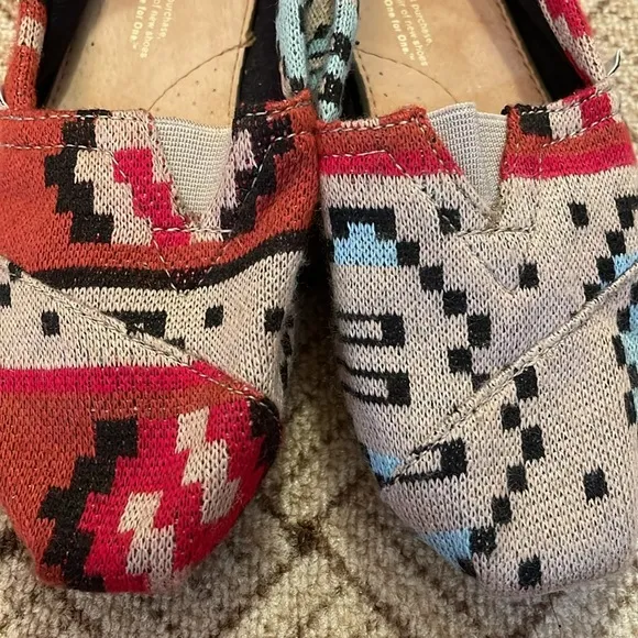 BUNDLE DEAL - Four Pairs of Women's TOMS &amp; Bobs Lace/Basic Slip on Shoes Flats
