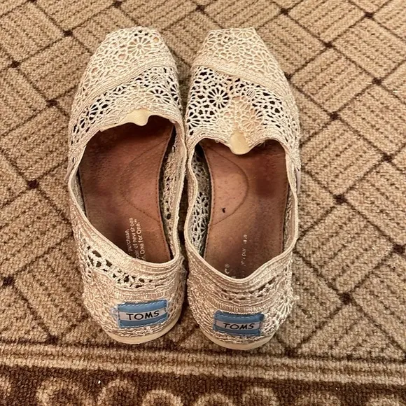 BUNDLE DEAL - Four Pairs of Women's TOMS &amp; Bobs Lace/Basic Slip on Shoes Flats