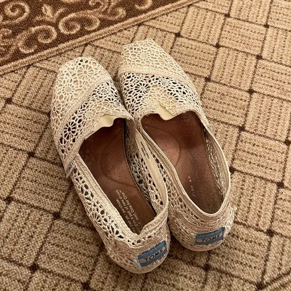 BUNDLE DEAL - Four Pairs of Women's TOMS &amp; Bobs Lace/Basic Slip on Shoes Flats