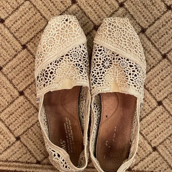 BUNDLE DEAL - Four Pairs of Women's TOMS &amp; Bobs Lace/Basic Slip on Shoes Flats