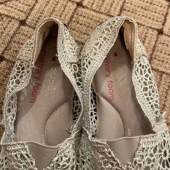BUNDLE DEAL - Four Pairs of Women's TOMS &amp; Bobs Lace/Basic Slip on Shoes Flats