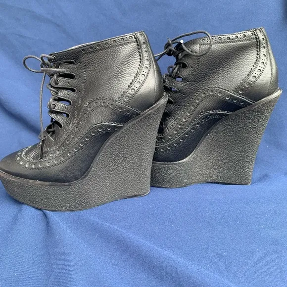 Burberry Prorsum Oxford Wedge black Lace Up heels US10 EU40