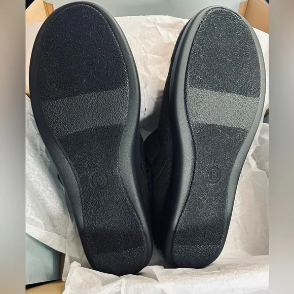 Bzees® Eternity Black Mules Faux Fur Lined Size 8W New in Box