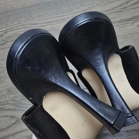 Calvin Klein Odina Sculpted Heel Pointed Toe Dress Mules in Black