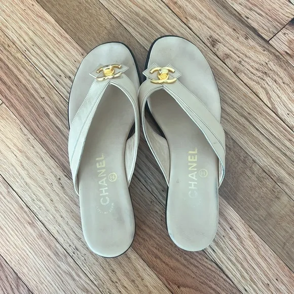 Chanel vintage flip flops