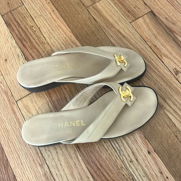 Chanel vintage flip flops