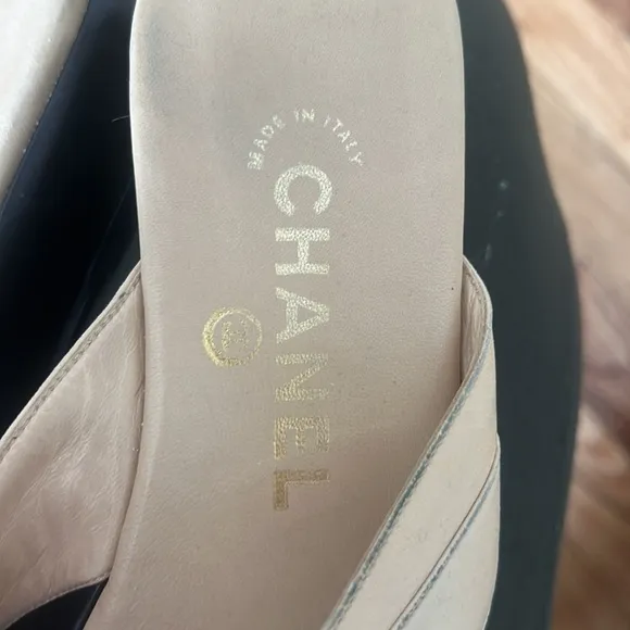 Chanel vintage flip flops