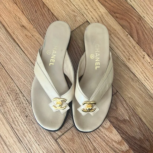 Chanel vintage flip flops