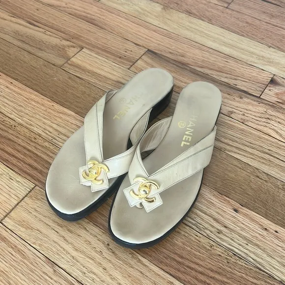 Chanel vintage flip flops