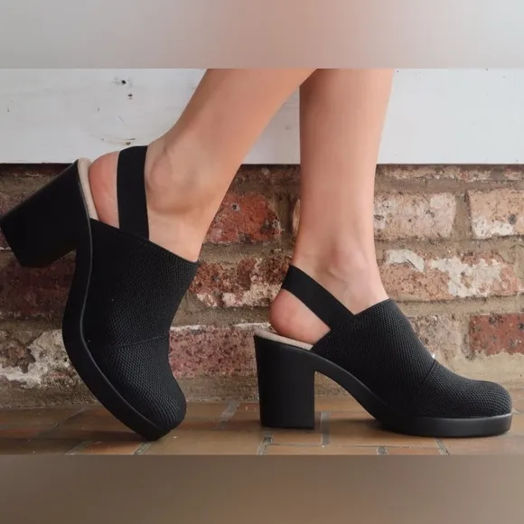 CHARLESTON SHOE CO Debi Black Platform Pumps Women's Sz 10 Block Heel Mules