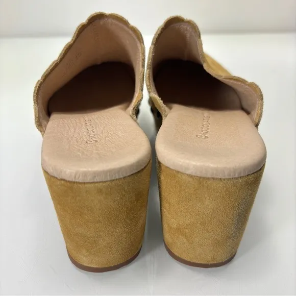 Chocolat Blu Gemini Scalloped Studded Tan Suede Heeled Clogs Size 6