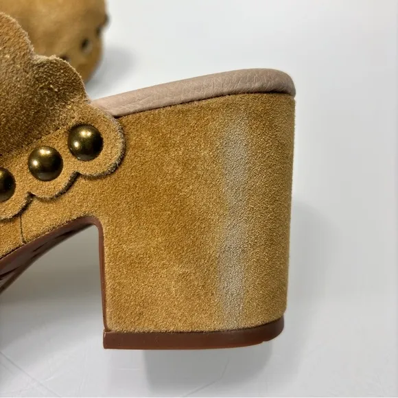 Chocolat Blu Gemini Scalloped Studded Tan Suede Heeled Clogs Size 6