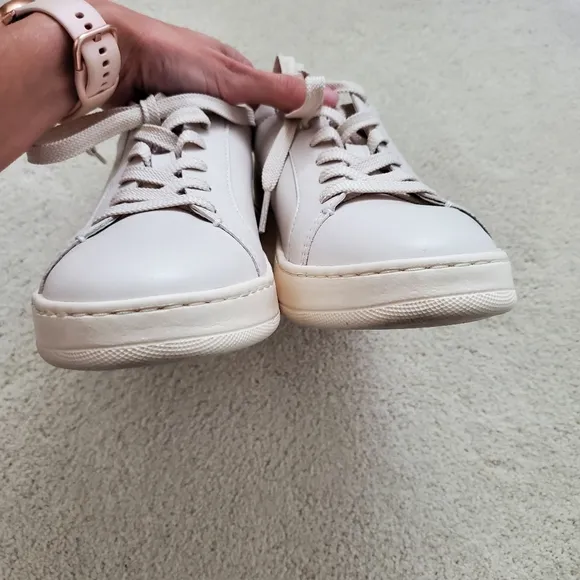 Coach Clip Low Top Leather Sneakers in Chalk/Khaki sz9.5
