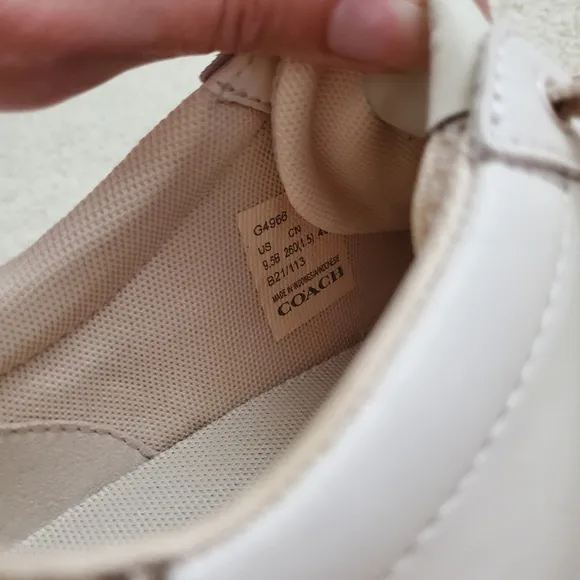 Coach Clip Low Top Leather Sneakers in Chalk/Khaki sz9.5