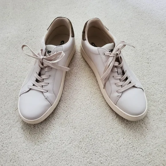 Coach Clip Low Top Leather Sneakers in Chalk/Khaki sz9.5