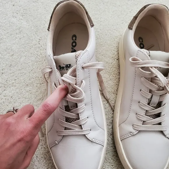 Coach Clip Low Top Leather Sneakers in Chalk/Khaki sz9.5