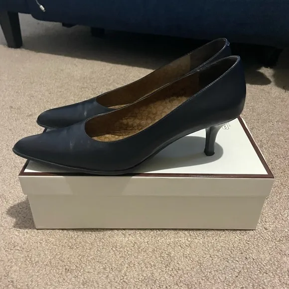 COACH navy blue leather pointed toe heels size 8.5