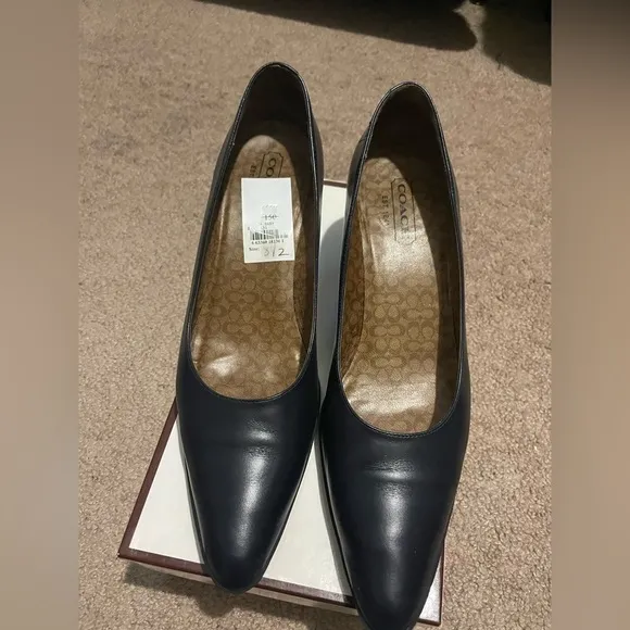 COACH navy blue leather pointed toe heels size 8.5