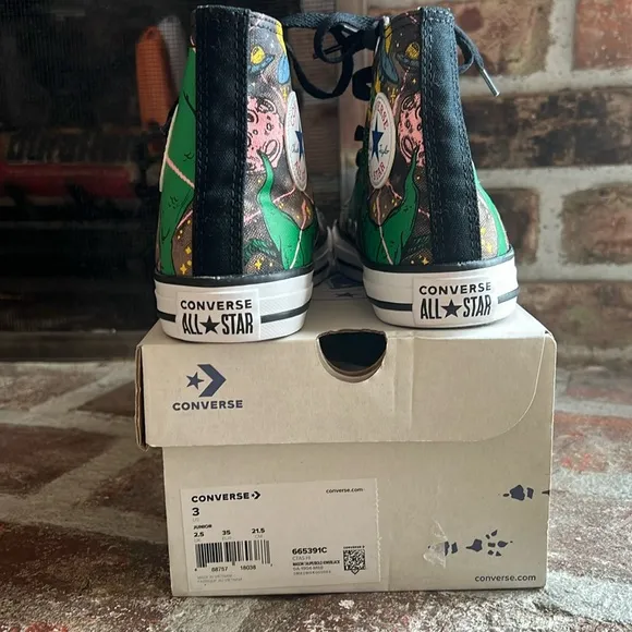 Converse Dinoverse Juniors size 3 new in box