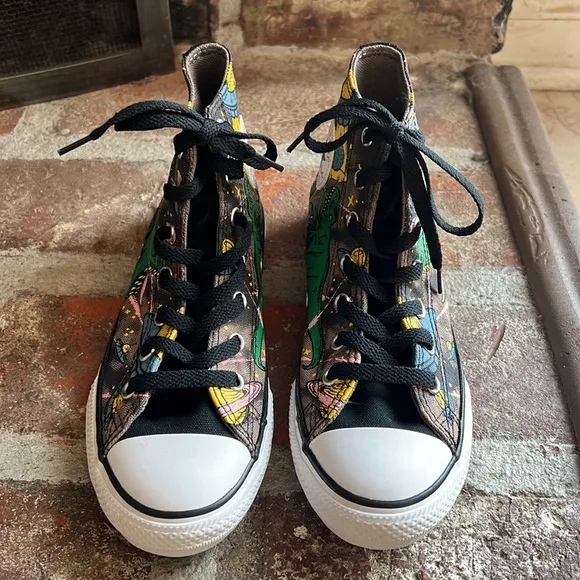 Converse Dinoverse Juniors size 3 new in box