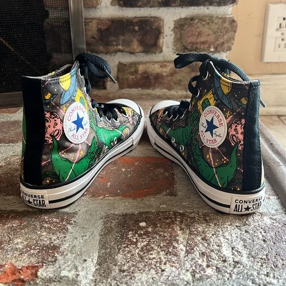 Converse Dinoverse Juniors size 3 new in box