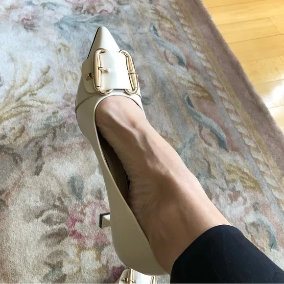 CREAM leather point toe gold buckle kitten heel shoe 8