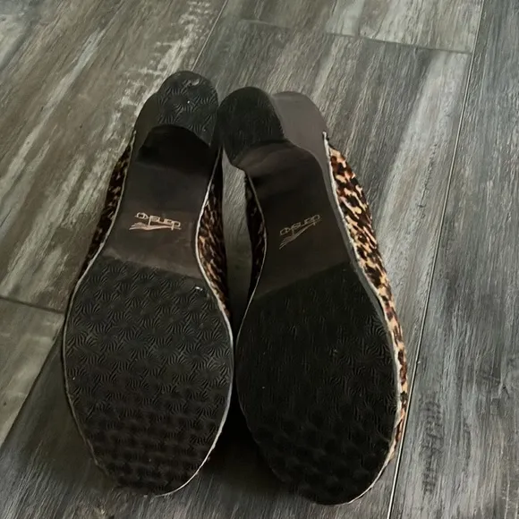 Dansko &quot;Rae&quot; leather Calf Pony Hair leopard pattern comfy heeled Clogs Mobwife