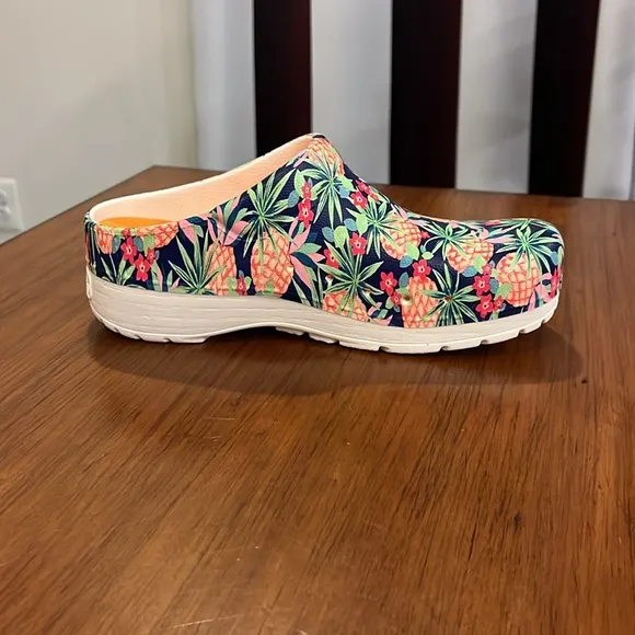 Dansko Kane Eva Pineapple Clogs Shoes Mules new Women’s Size 37 nurse garden