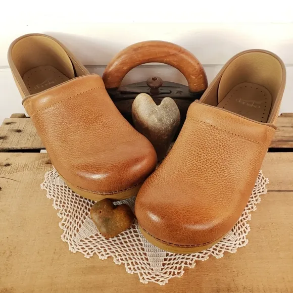 Dansko Pro Honey Clogs Burnished Distressed Leather Boho Cottage Coastal 10.5-11