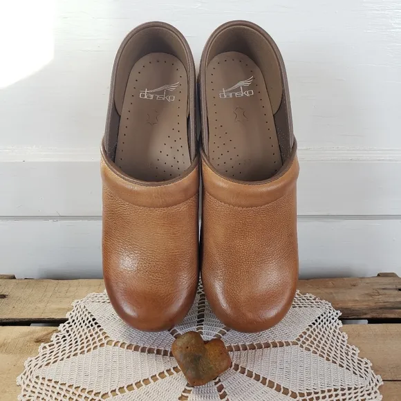 Dansko Pro Honey Clogs Burnished Distressed Leather Cottage Boho Coastal 7.5-8