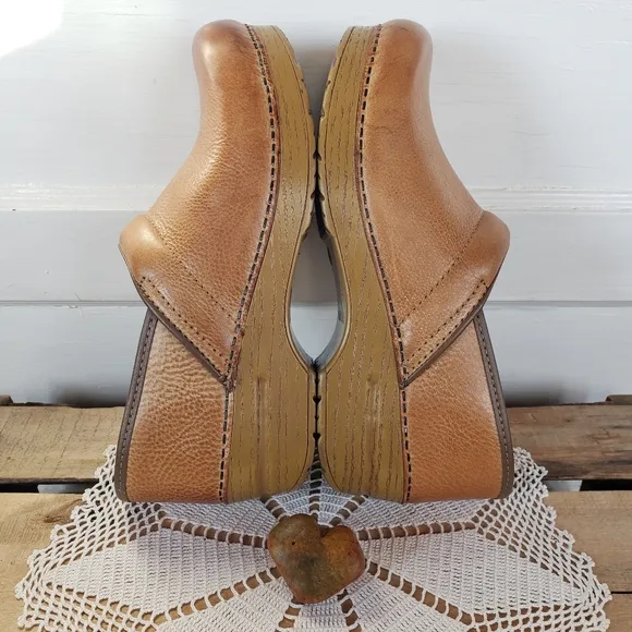 Dansko Pro Honey Clogs Burnished Distressed Leather Cottage Boho Coastal 7.5-8
