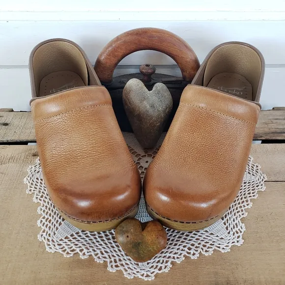 Dansko Pro Honey Clogs Burnished Distressed Leather Cottage Boho Coastal 7.5-8