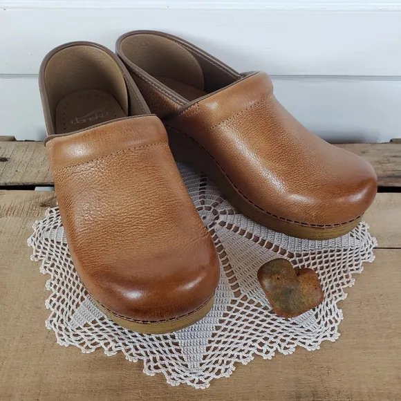 Dansko Pro Honey Clogs Burnished Distressed Leather Cottage Boho Coastal 7.5-8