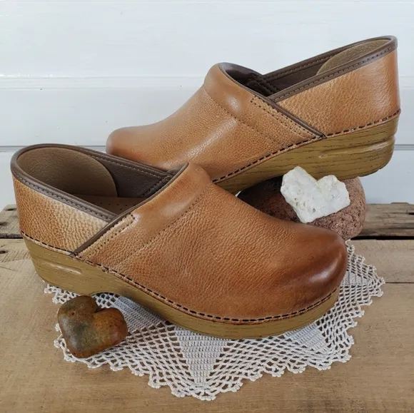 Dansko Pro Honey Clogs Burnished Distressed Leather Cottage Boho Coastal 7.5-8