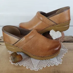 Dansko Pro Honey Clogs Burnished Distressed Leather Cottage Boho Coastal 7.5-8