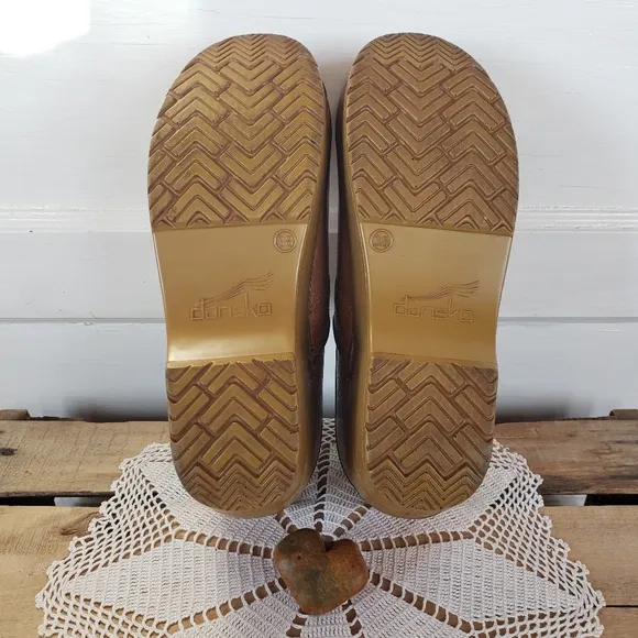 Dansko Pro Honey Clogs Burnished Distressed Leather Cottage Boho Coastal 7.5-8