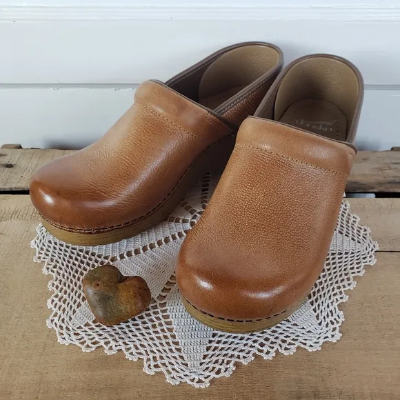 Dansko Pro Honey Clogs Burnished Distressed Leather Cottage Boho Coastal 7.5-8