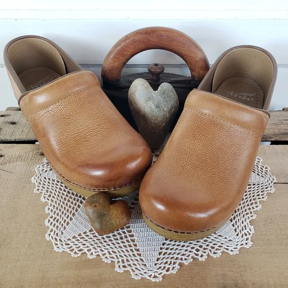 Dansko Pro Honey Clogs Burnished Distressed Leather Cottage Boho Coastal 7.5-8